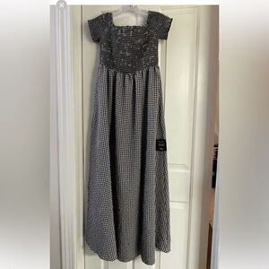 New Lulu’s Black & White Long Dress (Large)